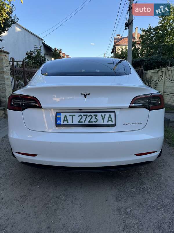 Седан Tesla Model 3 2021 в Львове
