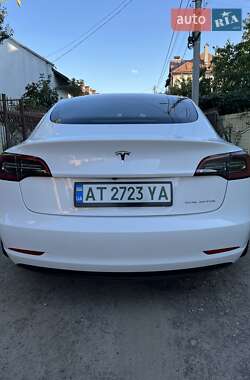 Седан Tesla Model 3 2021 в 