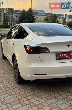 Седан Tesla Model 3 2023 в 