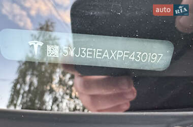 Седан Tesla Model 3 2023 в 