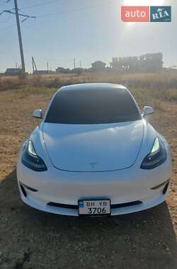 Седан Tesla Model 3 2021 в 