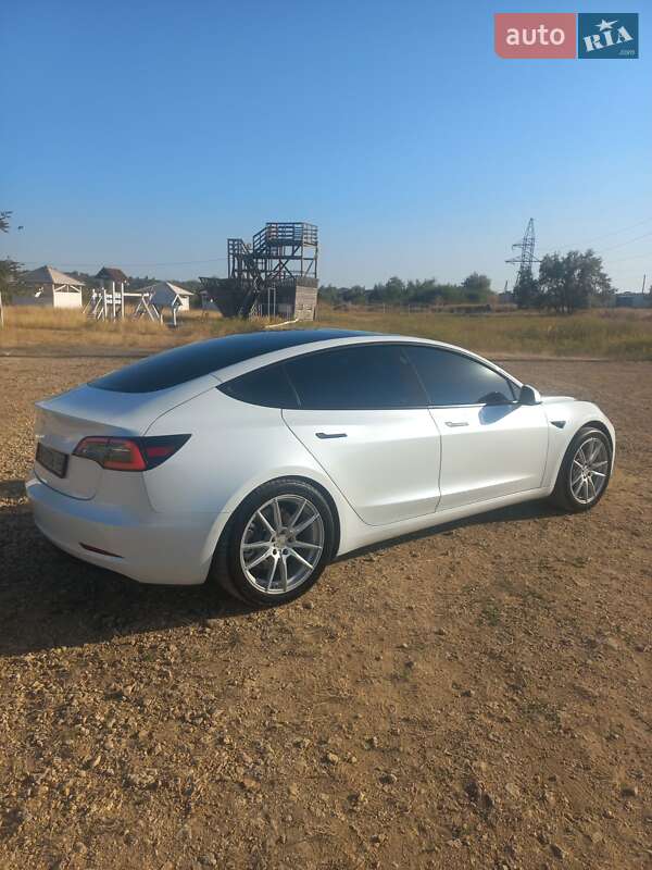 Седан Tesla Model 3 2021 в Одессе