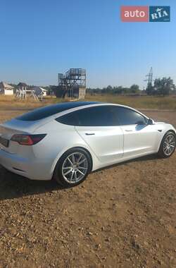 Седан Tesla Model 3 2021 в 