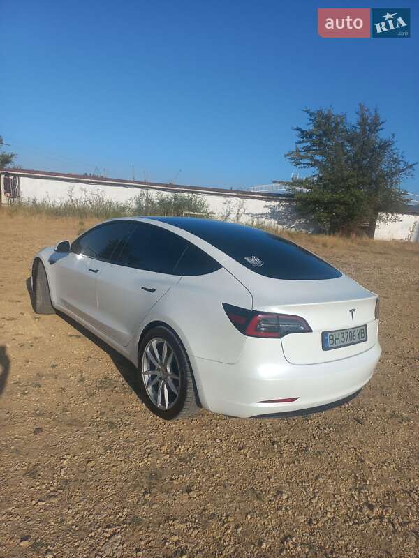 Седан Tesla Model 3 2021 в Одессе