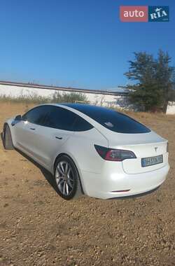 Седан Tesla Model 3 2021 в 