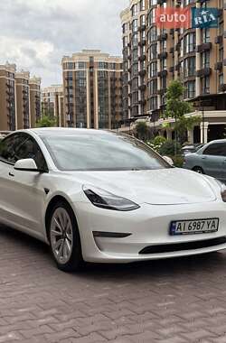 Седан Tesla Model 3 2021 в 