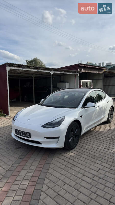 Седан Tesla Model 3 2021 в Шептицькому
