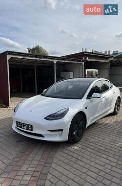 Седан Tesla Model 3 2021 в 