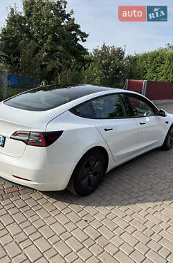 Седан Tesla Model 3 2021 в 