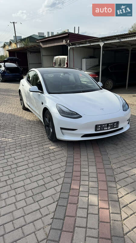 Седан Tesla Model 3 2021 в Шептицькому