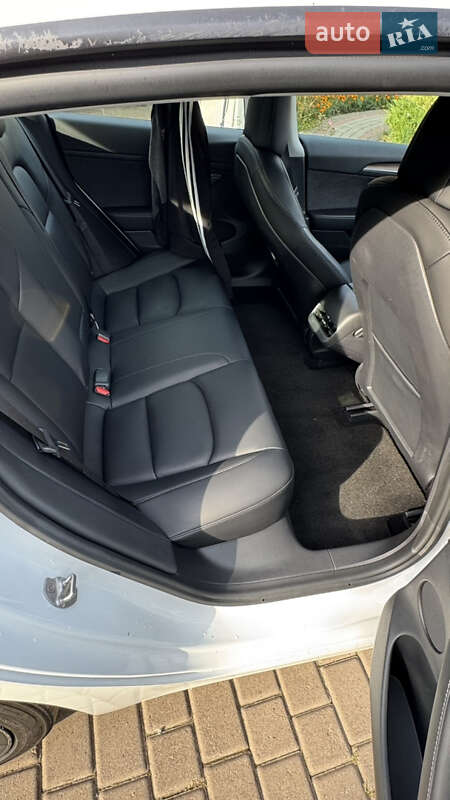 Седан Tesla Model 3 2021 в Шептицькому