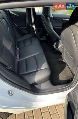 Седан Tesla Model 3 2021 в 
