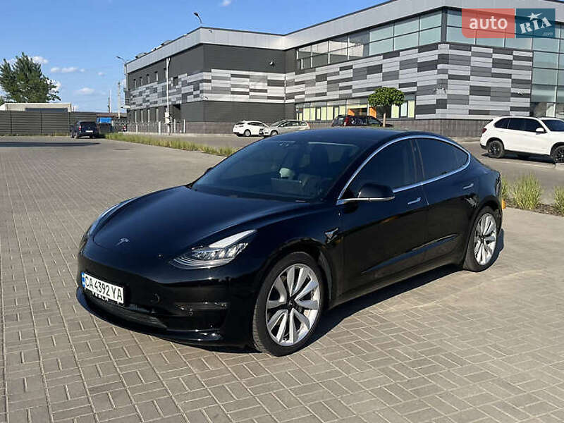 Седан Tesla Model 3 2020 в 