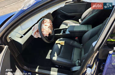 Седан Tesla Model 3 2024 в 