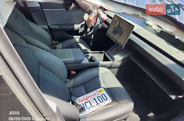 Седан Tesla Model 3 2024 в 