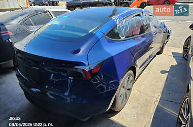 Седан Tesla Model 3 2024 в 