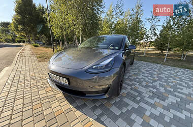 Седан Tesla Model 3 2022 в 