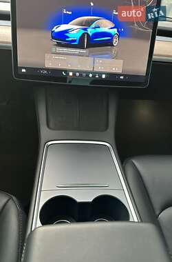 Седан Tesla Model 3 2022 в 