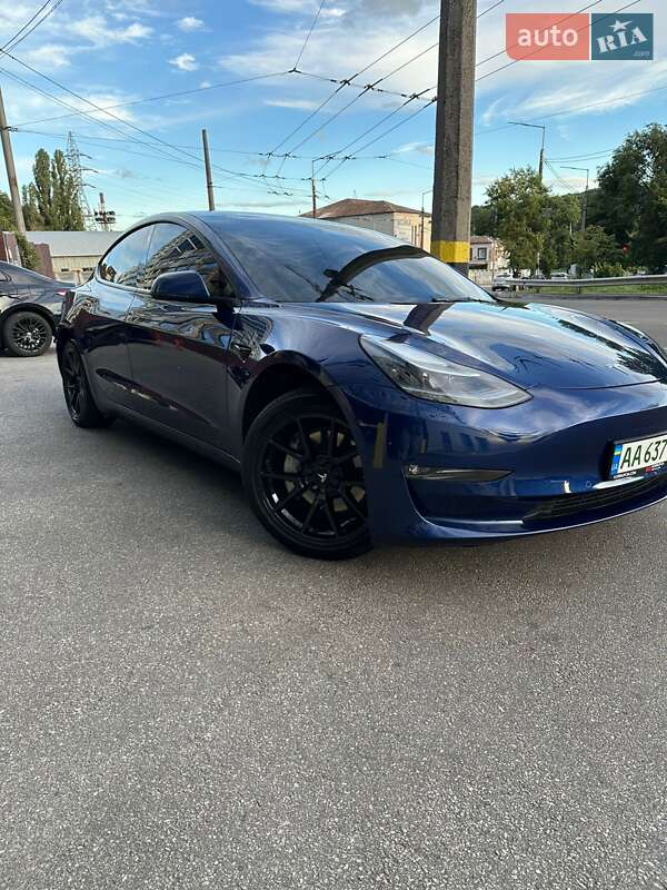 Седан Tesla Model 3 2022 в Киеве
