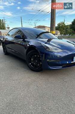 Седан Tesla Model 3 2022 в 
