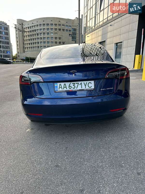 Седан Tesla Model 3 2022 в Киеве