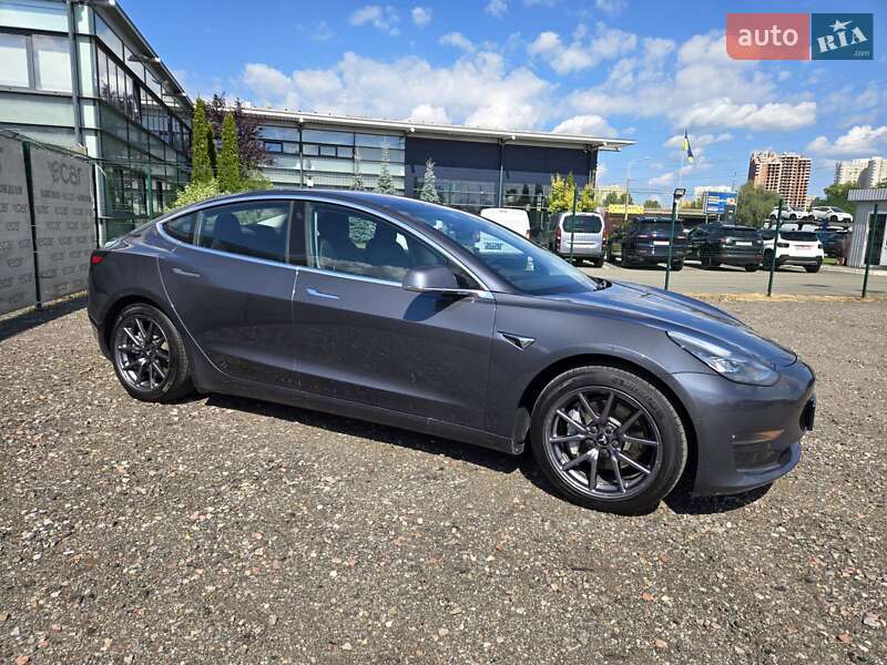 Седан Tesla Model 3 2018 в Киеве