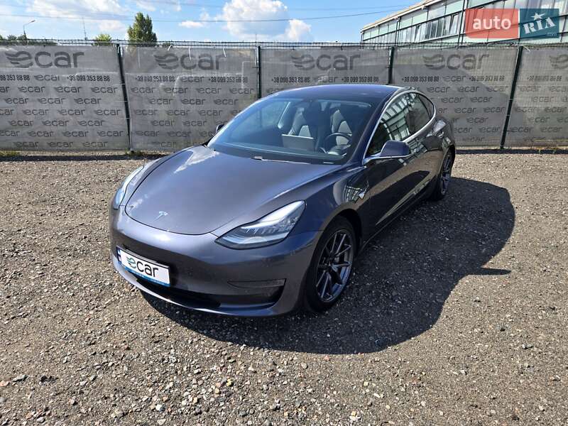 Седан Tesla Model 3 2018 в Киеве