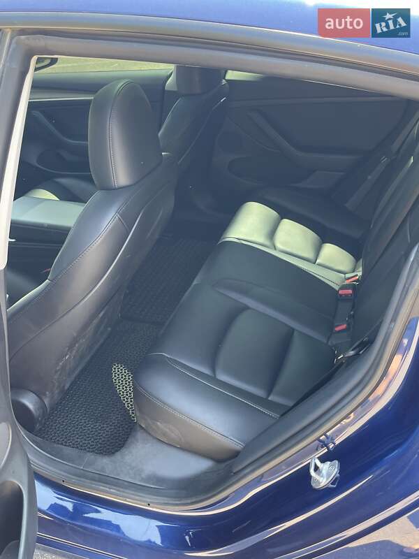 Седан Tesla Model 3 2023 в Киеве