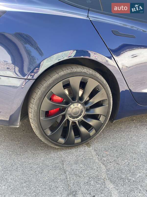 Седан Tesla Model 3 2023 в Киеве