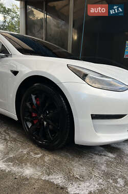 Седан Tesla Model 3 2020 в 