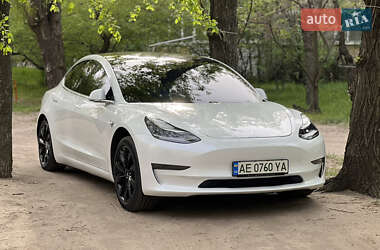 Седан Tesla Model 3 2020 в 