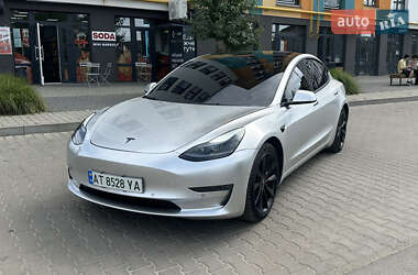 Седан Tesla Model 3 2022 в 