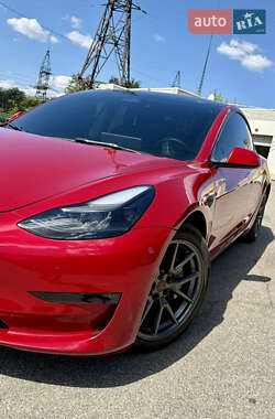 Седан Tesla Model 3 2022 в 