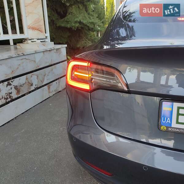 Седан Tesla Model 3 2019 в Тернополі
