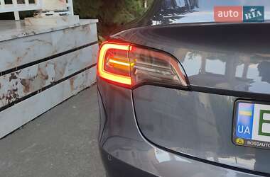 Седан Tesla Model 3 2019 в 