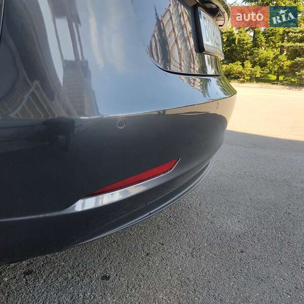 Седан Tesla Model 3 2019 в Тернополі