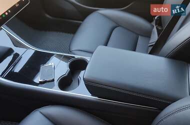 Седан Tesla Model 3 2019 в 