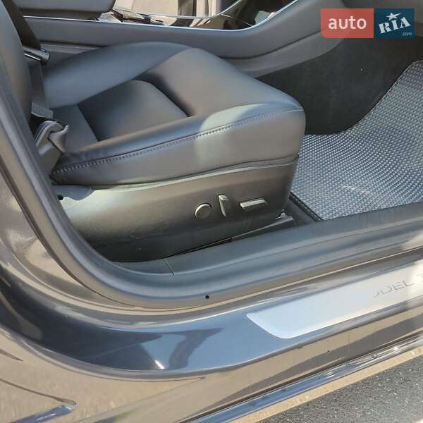 Седан Tesla Model 3 2019 в Тернополі