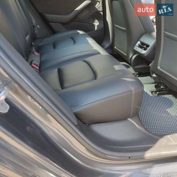 Седан Tesla Model 3 2019 в Тернополі