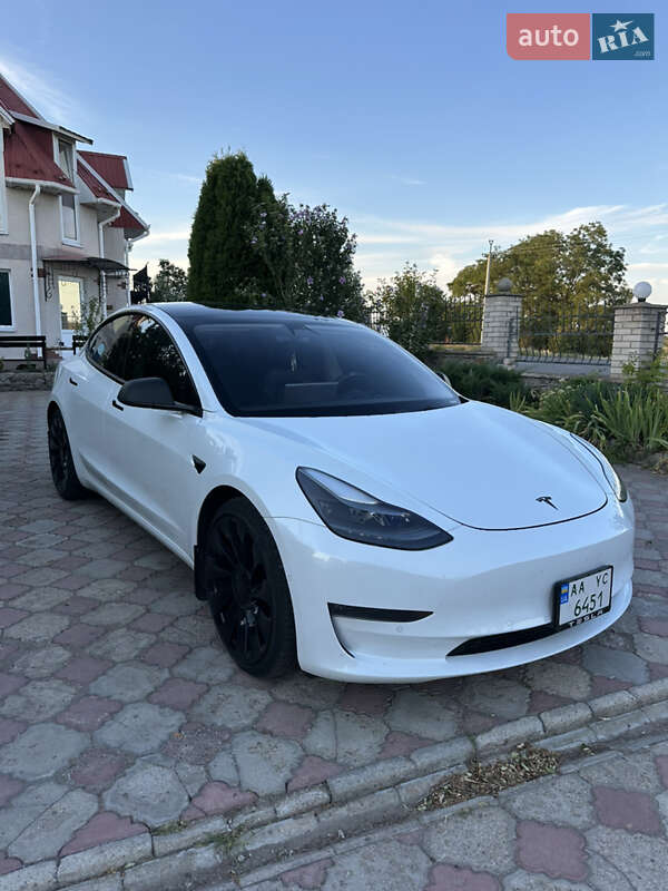 Седан Tesla Model 3 2021 в 