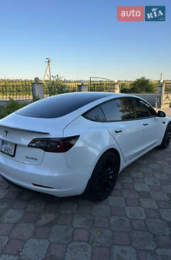 Седан Tesla Model 3 2021 в 