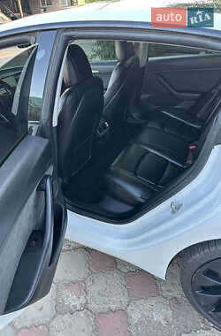 Седан Tesla Model 3 2021 в 