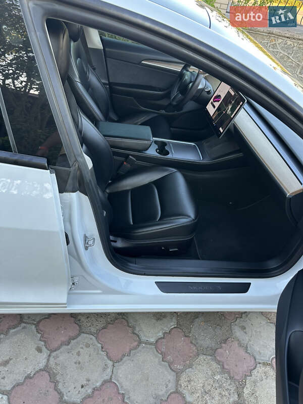 Седан Tesla Model 3 2021 в Южноукраїнську