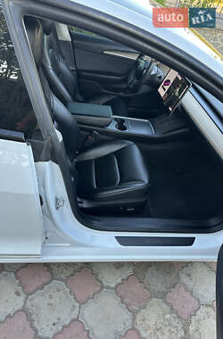 Седан Tesla Model 3 2021 в 