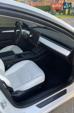 Седан Tesla Model 3 2021 в 
