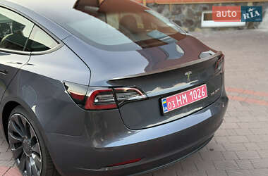 Седан Tesla Model 3 2021 в 
