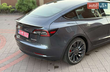 Седан Tesla Model 3 2021 в 