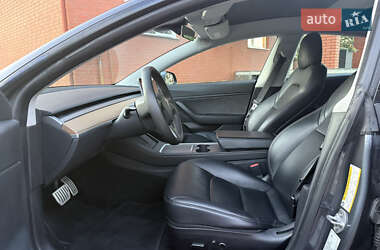 Седан Tesla Model 3 2021 в 