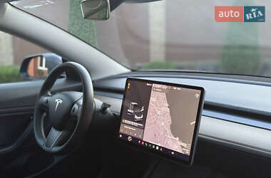 Седан Tesla Model 3 2021 в 