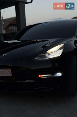 Седан Tesla Model 3 2020 в 